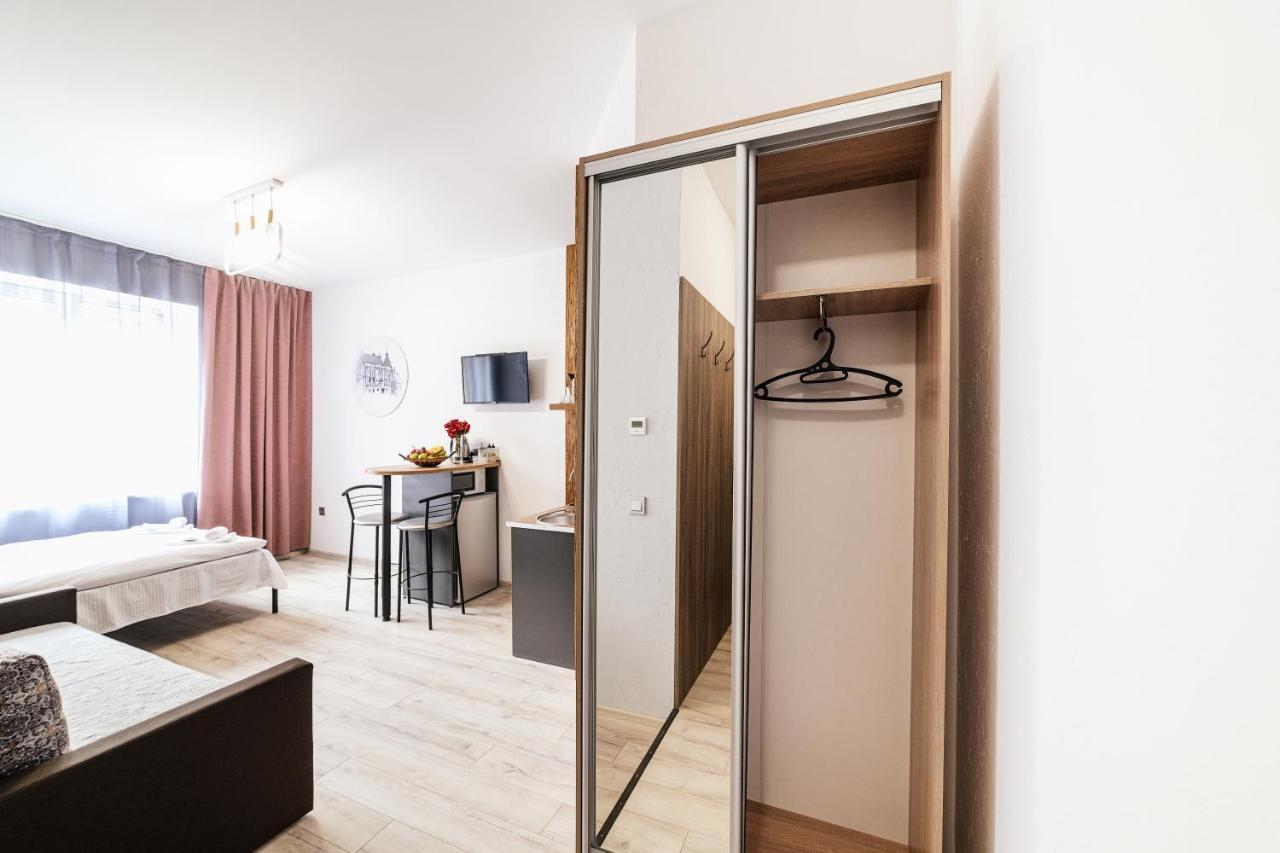 Затишні Смарт-Квартири В Історичному Центрі! Apartment Uzhhorod Exterior photo