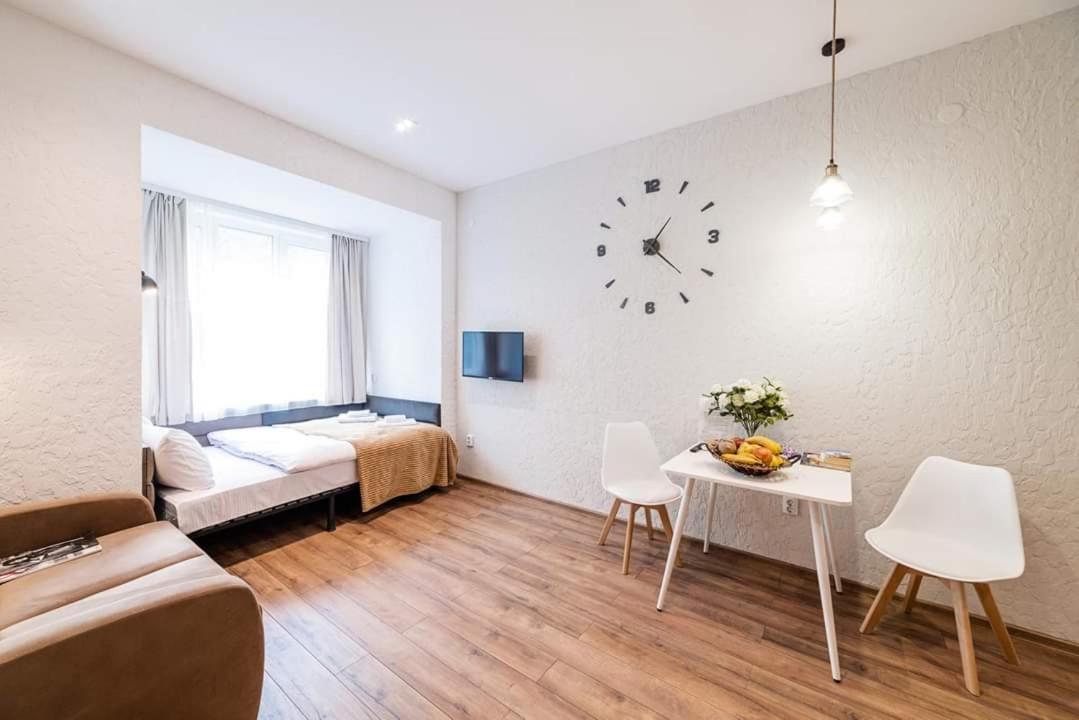 Затишні Смарт-Квартири В Історичному Центрі! Apartment Uzhhorod Exterior photo